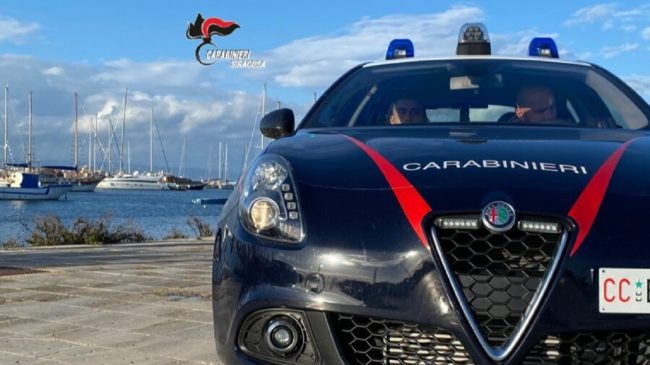 All’uscita del supermercato con merce rubata nello zaino, arrestato 29enne