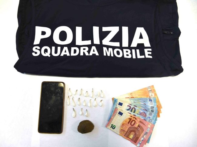 Giovane straniero arrestato per droga a Ragusa: deteneva cocaina e hashish
