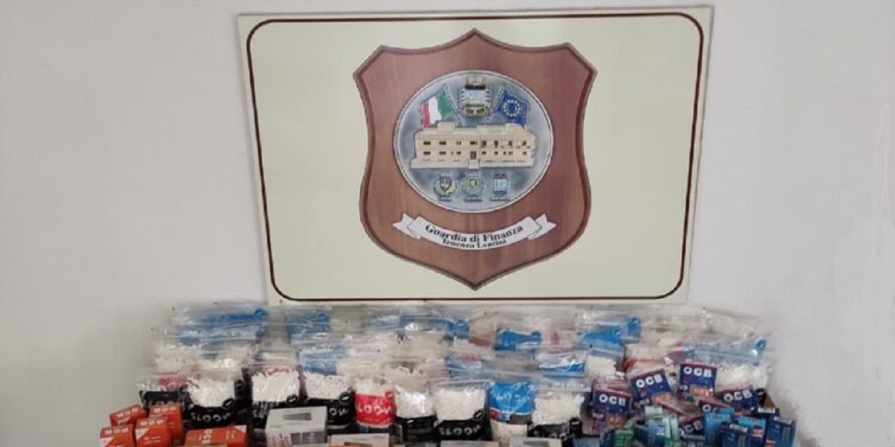 Sequestrati prodotti di Natale non sicuri e fuochi pirotecnici nel Siracusano