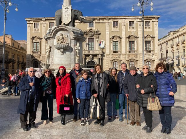 Incontro di Natale in piazza Duomo tra soci UCIIM e Unione Cattolica Insegnanti di Catania