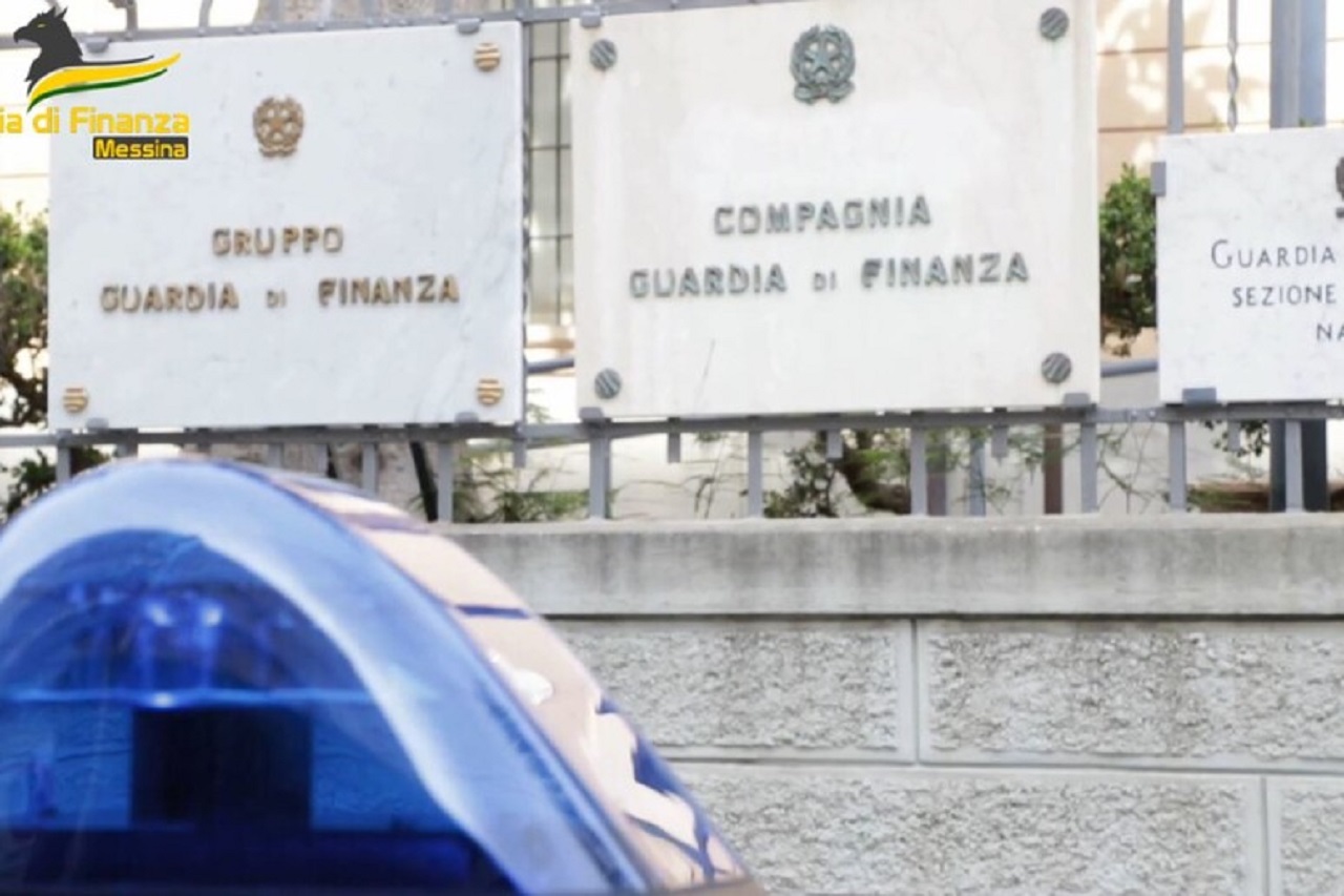 Milazzo, furto e contrabbando di carburante: 24 indagati