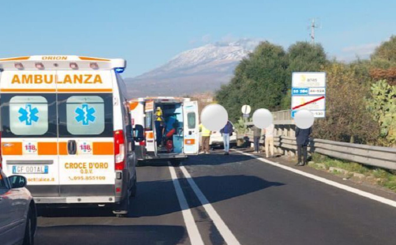 Incidente mortale a Paternò: vittima una donna, due feriti