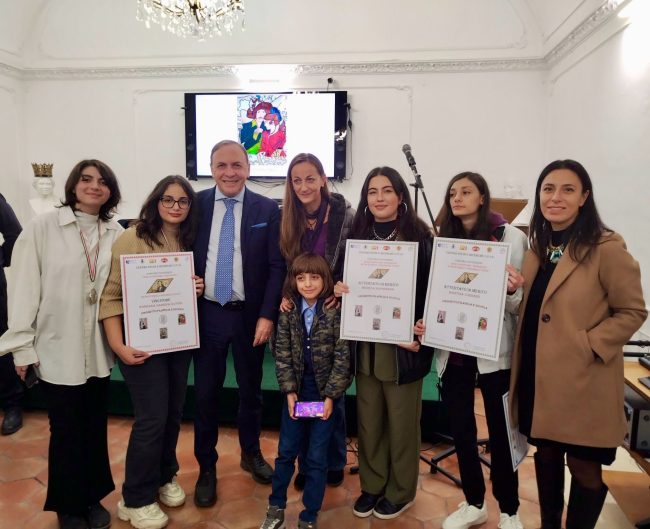 Premiazione del concorso sui 150 anni dalla morte di Alessandro Manzoni e speciale annullo filatelico al liceo Rapisardi di Paternò