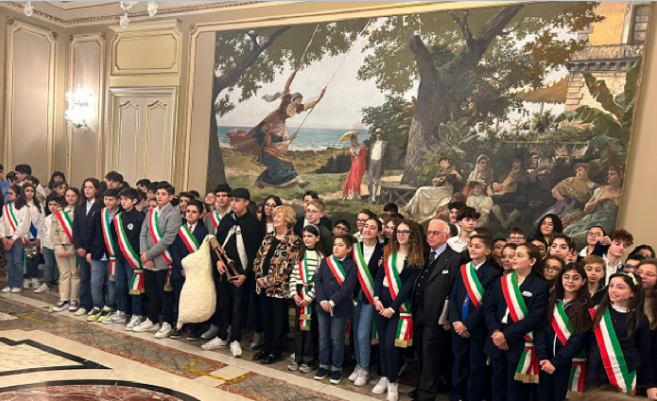 Catania, 22 ragazzi sindaci in Prefettura per gli auguri di Natale