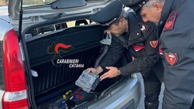 Fermati a Barriera tre catanesi con un kit per rubare auto