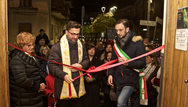 A Camporotondo Etneo il presepe di Agata Galatà come simbolo di pace, solidarietà e speranza