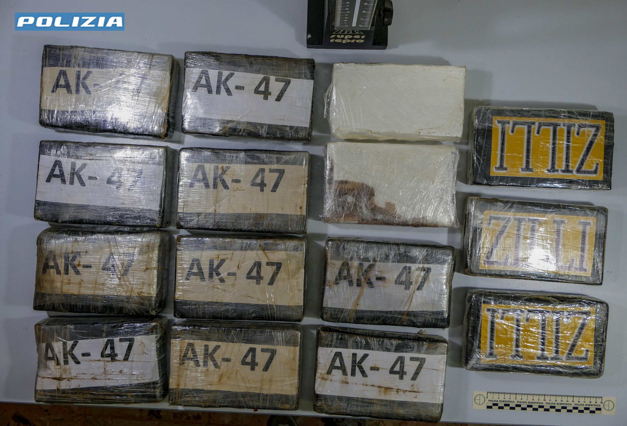 Messina, arrestato 43enne con 15 kg di cocaina e armi