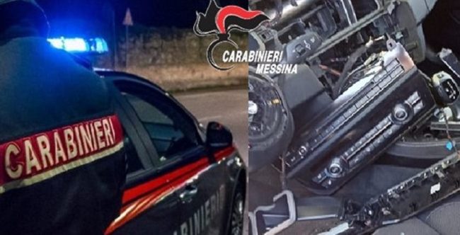 Rubavano autoradio vicino l’ufficio postale a Messina: 2 giovani in manette