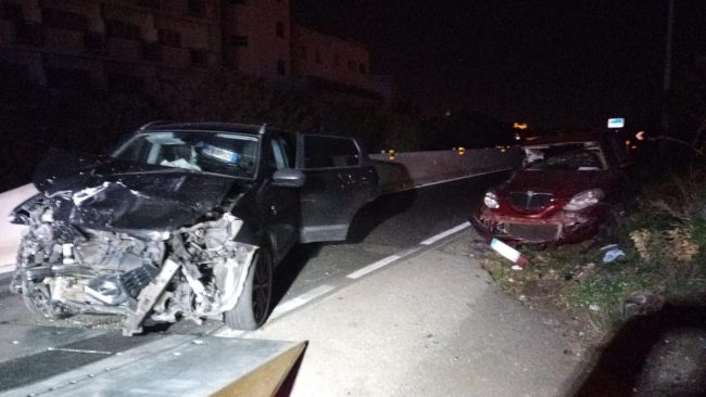 Incidente ad Acireale, violento scontro tra auto sulla Statale 114