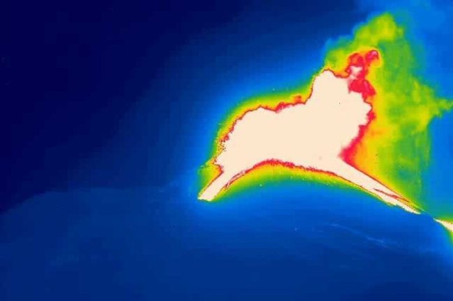Etna, dove cadrà la cenere e quali sono i rischi dell’eruzione in corso: parola a Marco Neri (Ingv)