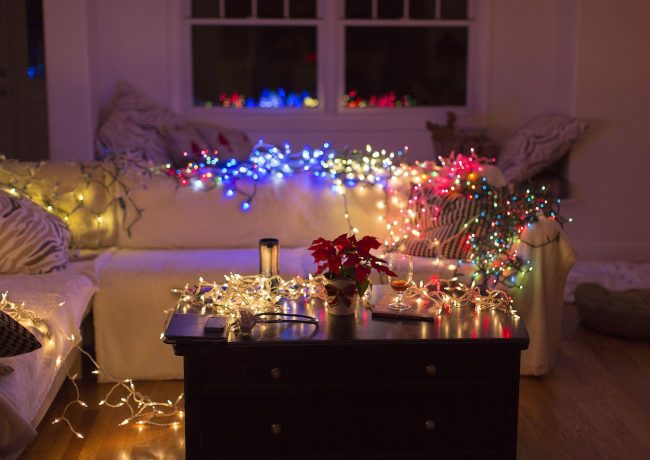 Luminarie, 10 regole per proteggere la famiglia e la casa a Natale