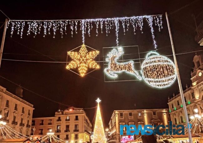 Natale 2023 a Catania, da via Etnea a Piazza Università “sembra la Festa di Sant’Agata”