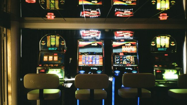 Simboli, rulli e effetti sonori: titoli più in voga e design delle slot