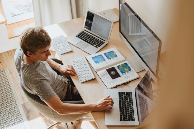 Le regole d’oro per una postura corretta al pc