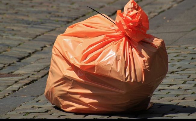 Trapani, chi abbandona rifiuti rischia multa fino a 20mila euro: la nuova normativa