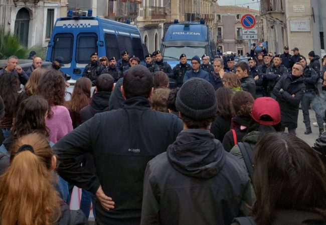 Sgombero in corso a Catania dello studentato 95100. “È un’azione insensata e gravissima”