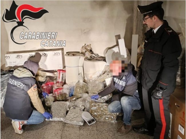 Deposito di droga in garage, 29enne arrestato a Catania per spaccio