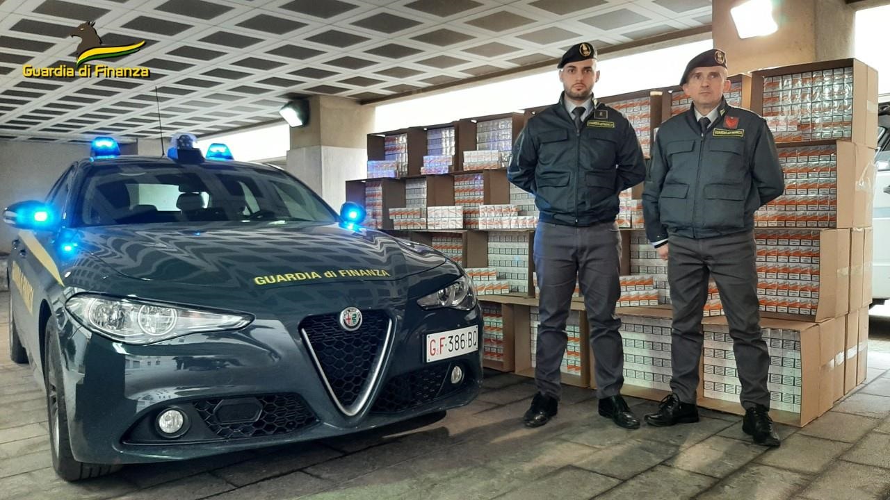 Palermo, sequestrate due tonnellate di sigarette: arrestati due uomini