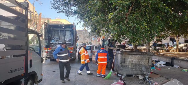 Controlli al mercato dell’Albergheria a Palermo e interventi di bonifica