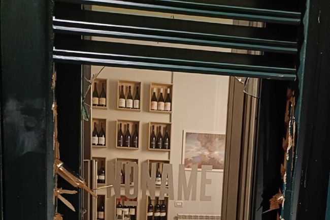 Nuovo colpo degli spaccavetrine a Palermo: preso di mira un ristorante