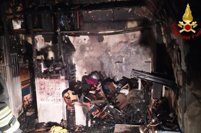 Appartamento in fiamme a Ortigia, evacuata casa vacanze