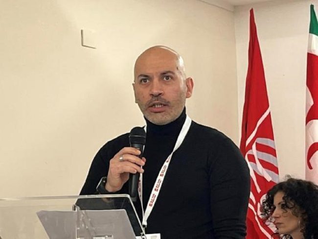 Disavventura per il sindacalista Brugnone, accerchiato da giovanissimi e pestato a sangue a Palermo