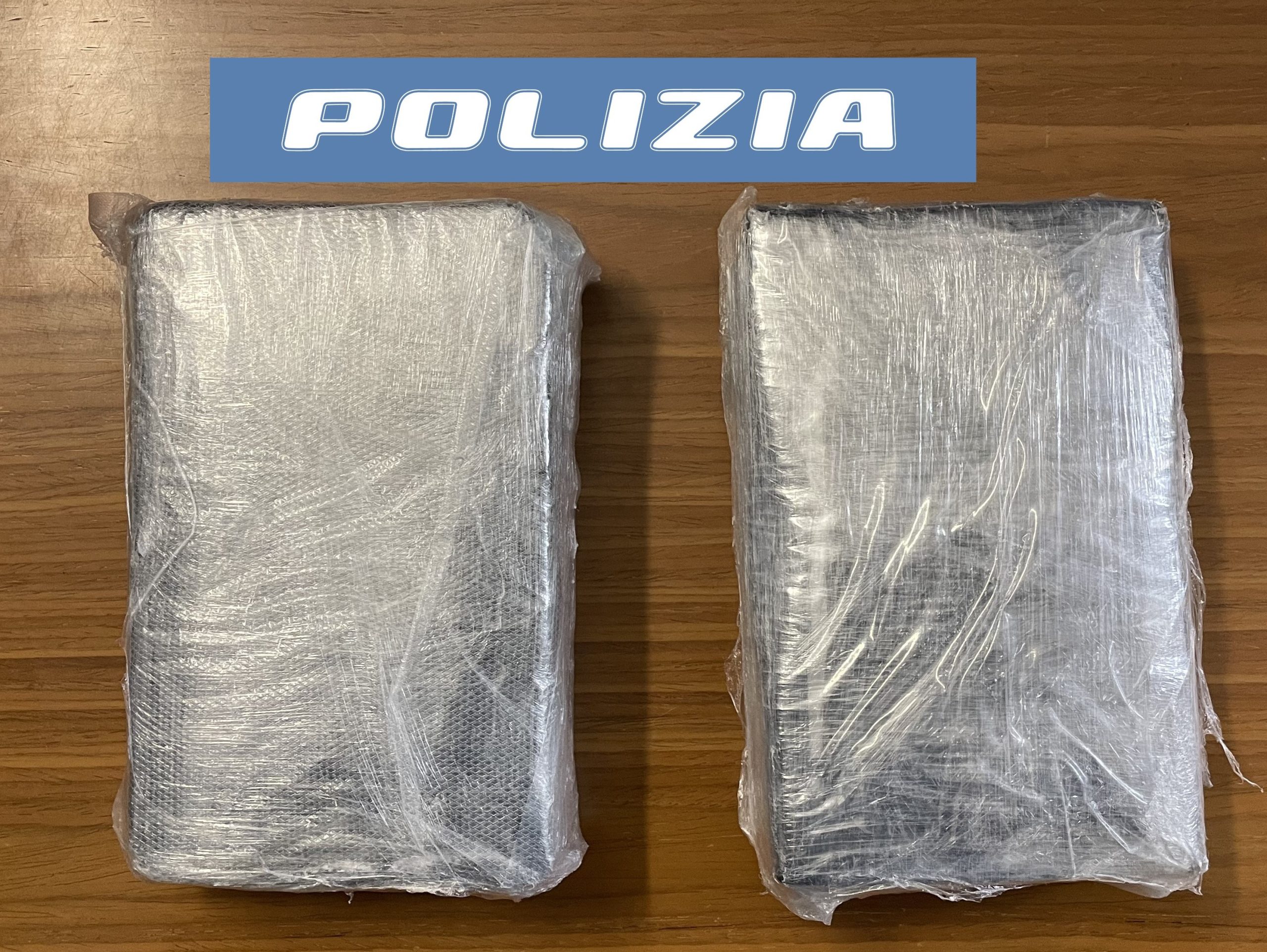Dalla Calabria in Sicilia con 2 kg di droga, arrestati 2 giovani