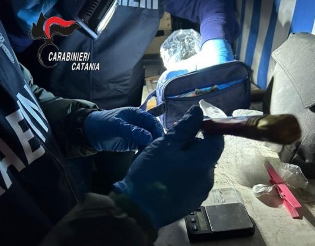 Spacciava tra i chioschi di Picanello, arrestato pusher a Catania