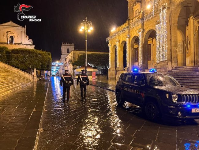 Giovane tenta di introdursi al concerto di Capodanno con una pistola a salve senza tappo rosso