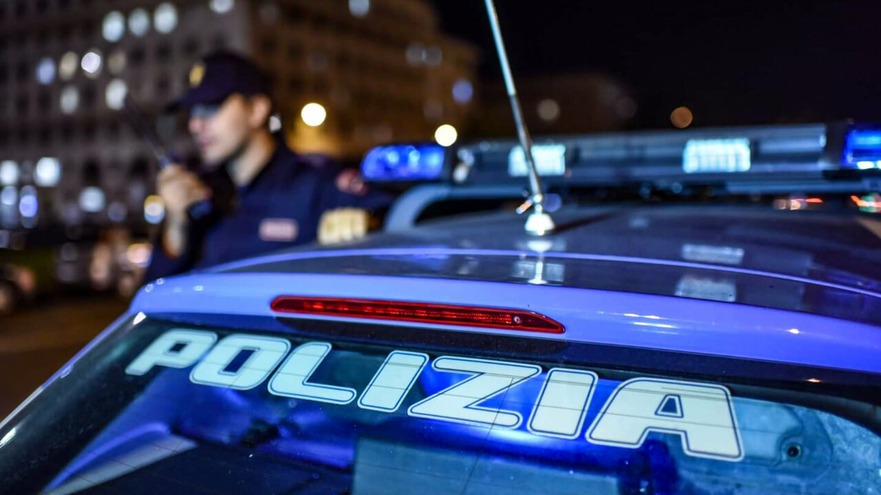 Cercano di liberarsi dalla droga gettandola nel wc, 2 arresti a Catania