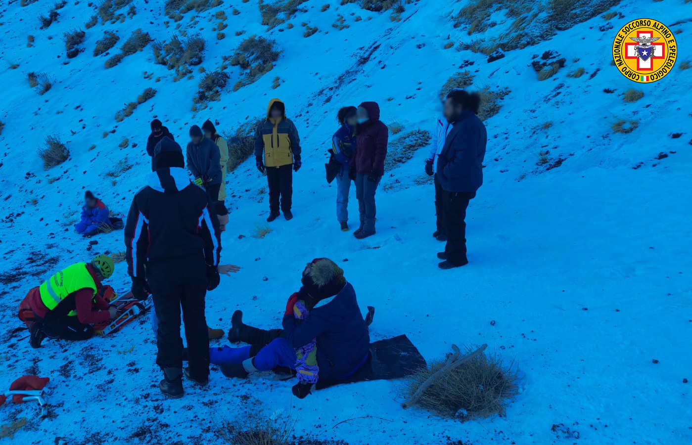 Etna, escursionista scivola e cade: soccorso dal SSAS