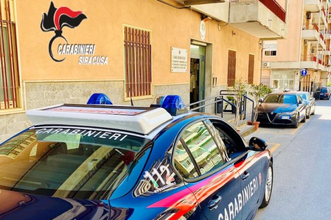 Spaccio di cocaina, hashish e crack: due arresti e una denuncia a Siracusa
