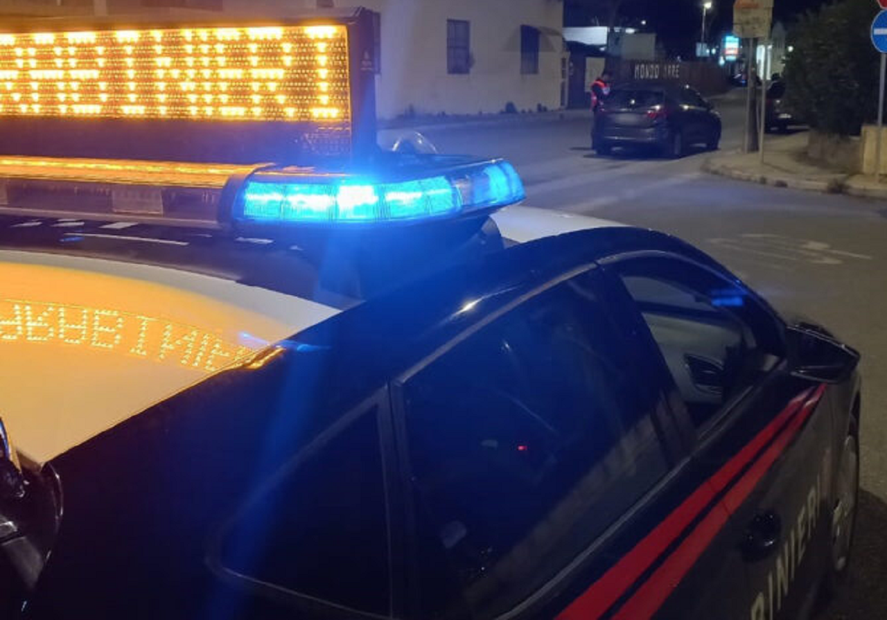 Non si fermano all’alt dei carabinieri e tentano la fuga su un auto rubata: arrestato 29enne