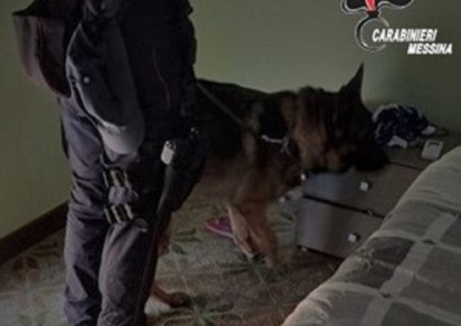 Nascondeva droga nel comodino: arrestato 27enne di Milazzo