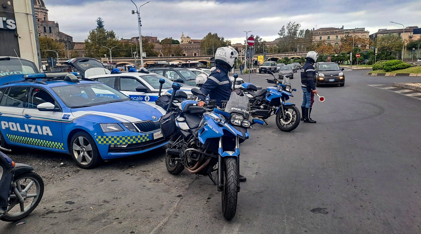 Scappa a un posto di controllo, denunciato pregiudicato 29enne