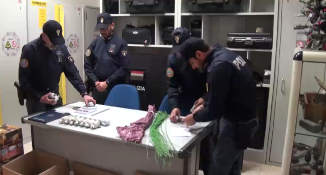 Catania, scoperta una fabbrica clandestina di fuochi d’artificio – IL VIDEO