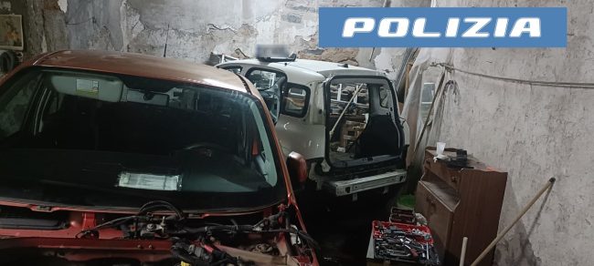 Scovato a Catania un deposito di moto e auto rubate