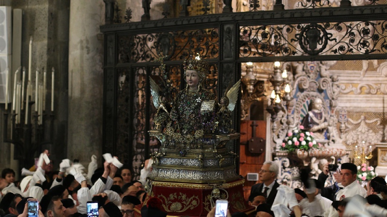 Sant’Agata, con la Messa dell’Aurora arriva l’abbraccio caloroso dei fedeli – SEGUI LA DIRETTA