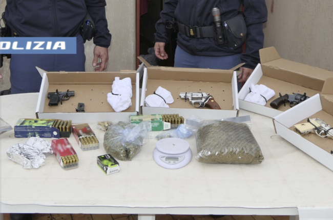 Quartiere San Giorgio, armi e droga rinvenute in un appartamento abbandonato
