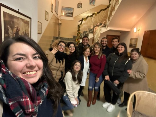 Sikè aiuta gli anziani: “Ogni momento in loro compagnia arricchisce la nostra vita”