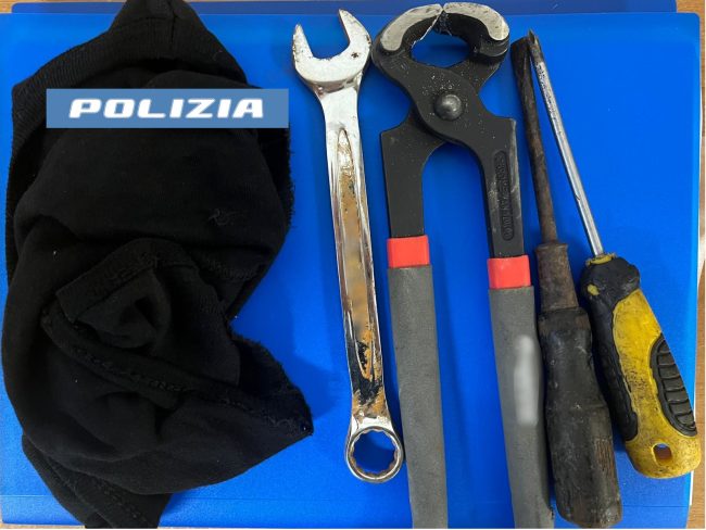 Arrestati tre catanesi per tentato furto in una trattoria della Playa