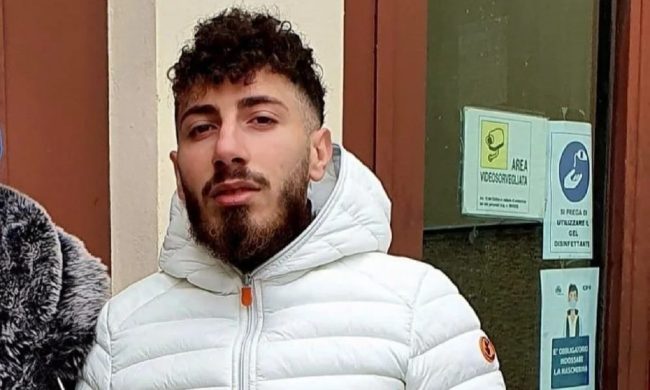 Incidente mortale a Santa Maria di Licodia, 22enne si schianta con la moto contro un muro