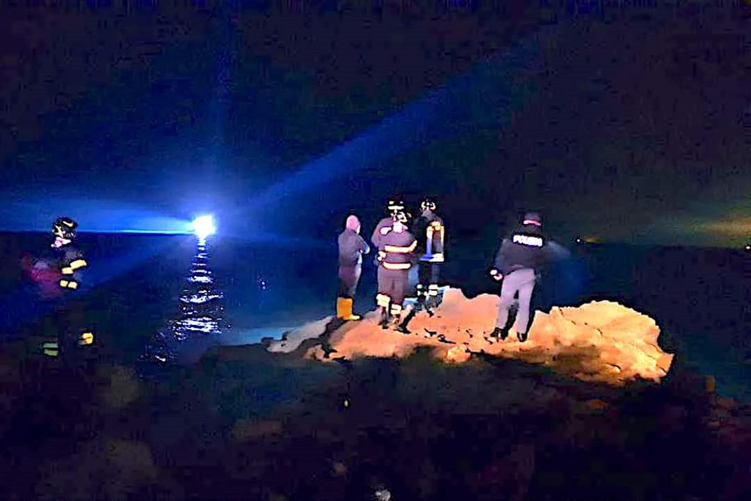 Ancora nessuna traccia del 35enne caduto in mare a Punta Braccetto