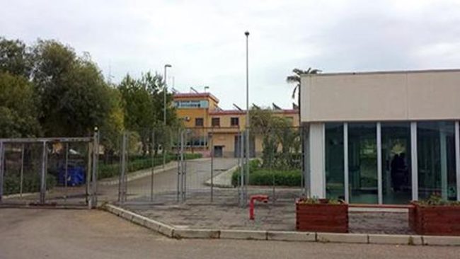 Rivolta dei detenuti nel carcere di Agrigento per il freddo, il cibo e l’ora d’aria: diversi arresti