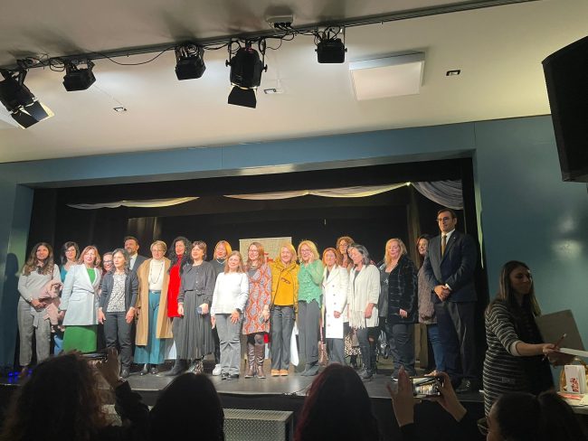 Diploma di spagnolo alle studentesse del Gemmellaro di Catania