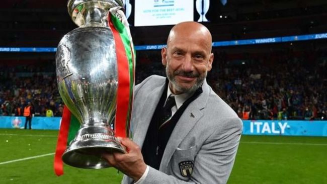 “Un uomo, un campione, Gianluca Vialli”: inaugurata la mostra ad un anno dalla scomparsa