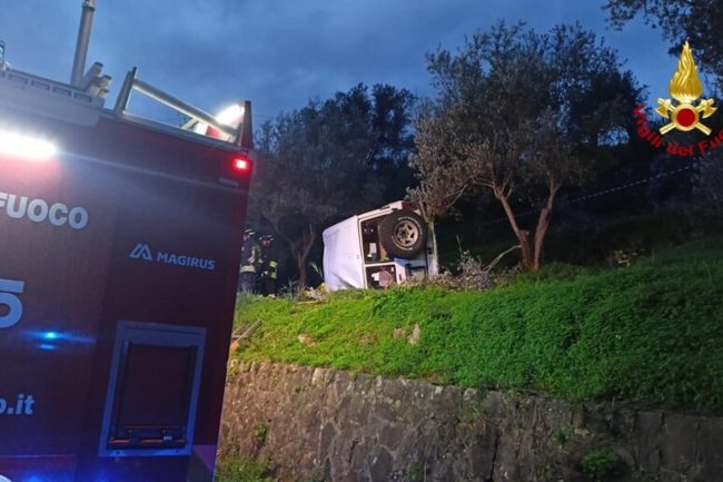 Incidente mortale nel Messinese, la vittima è un 21enne: ci sono anche tre feriti