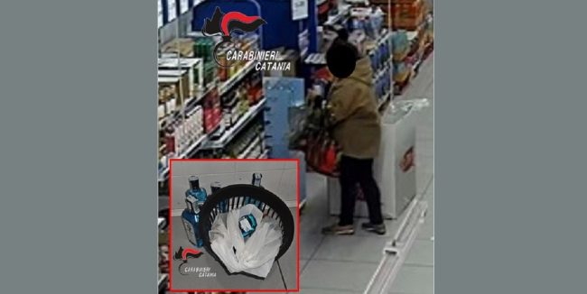 Cercano di rubare bottiglie di un costoso liquore dal supermercato ma vengono beccati e arrestati