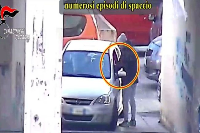 Catania, sgominato gruppo criminale capeggiato dai fratelli Livoti: gestivano tre piazze di spaccio a Librino- VIDEO