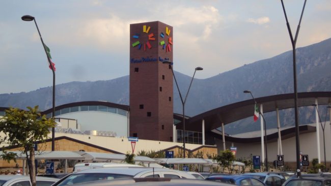 Palermo, due giovani rubano in un centro commerciale: fermati dai carabinieri